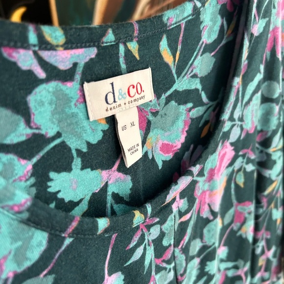 D&Co Teal and Purple Floral Top XL - Picture 14 of 16